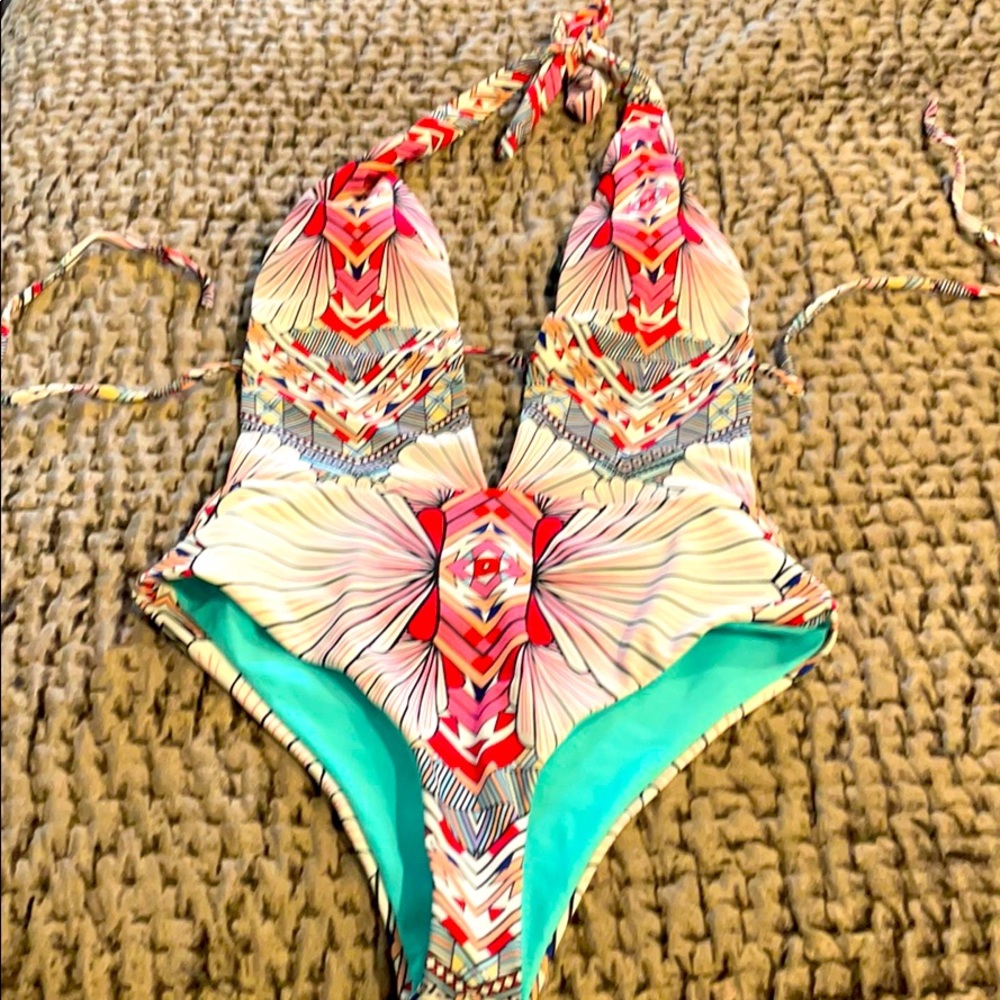 Gorgeous one piece! EUC